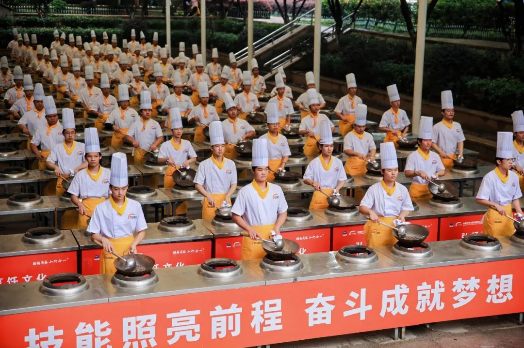 为什么那么多人来厦门新东方学厨师?