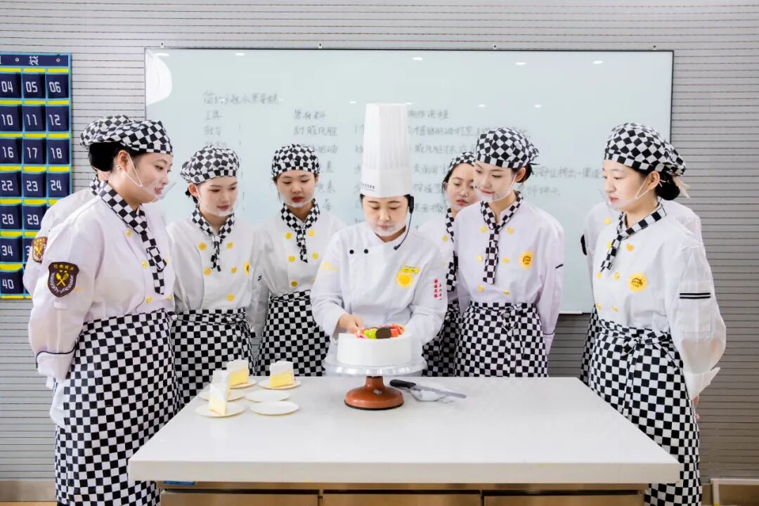 当学徒边学边挣钱不好吗?为什么还要上职校?