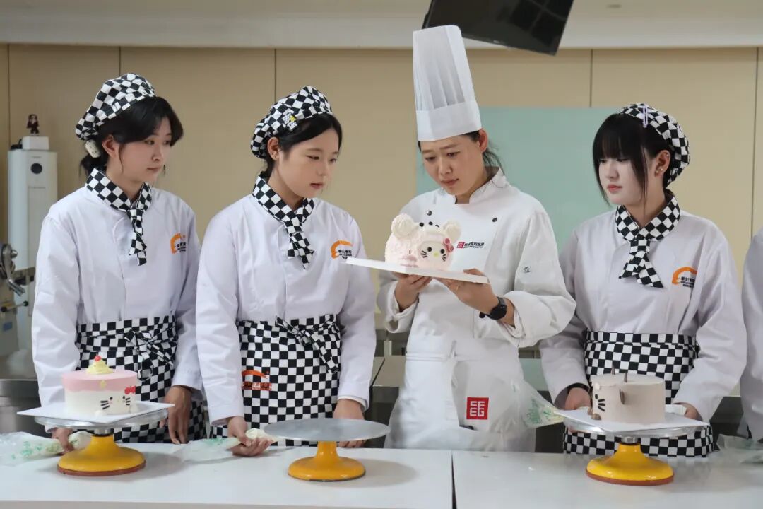 �ɳ�����ʱ������ʵ�ģ���¼�����¶���ѧ���ɱ�֮·