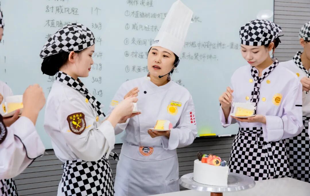 ��ô�ҡ����ס�����ѧУ����׼�⼸�㣬����������ѧУ��