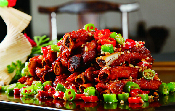 新东方厨师翻勺、翻锅有技巧- 厦门新东方烹饪学校