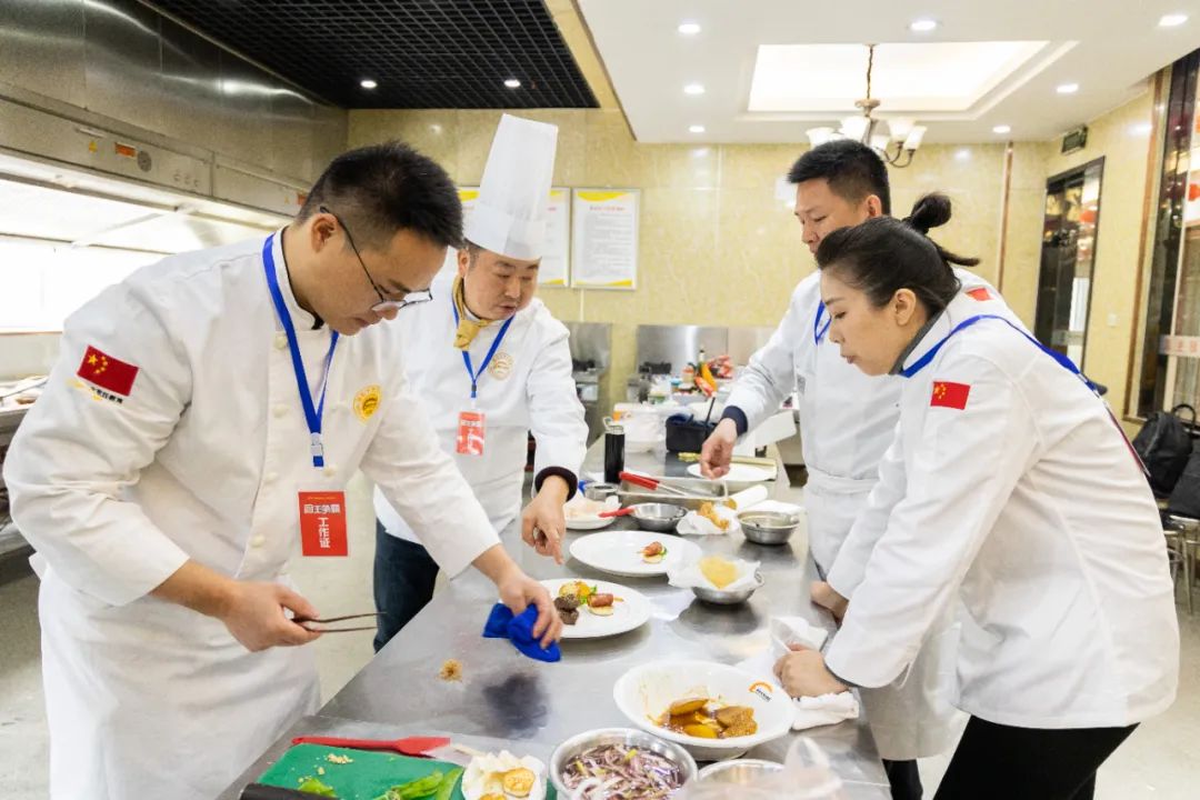 新闻中心 学校新闻 央视《厨王争霸》| 新东方战队老