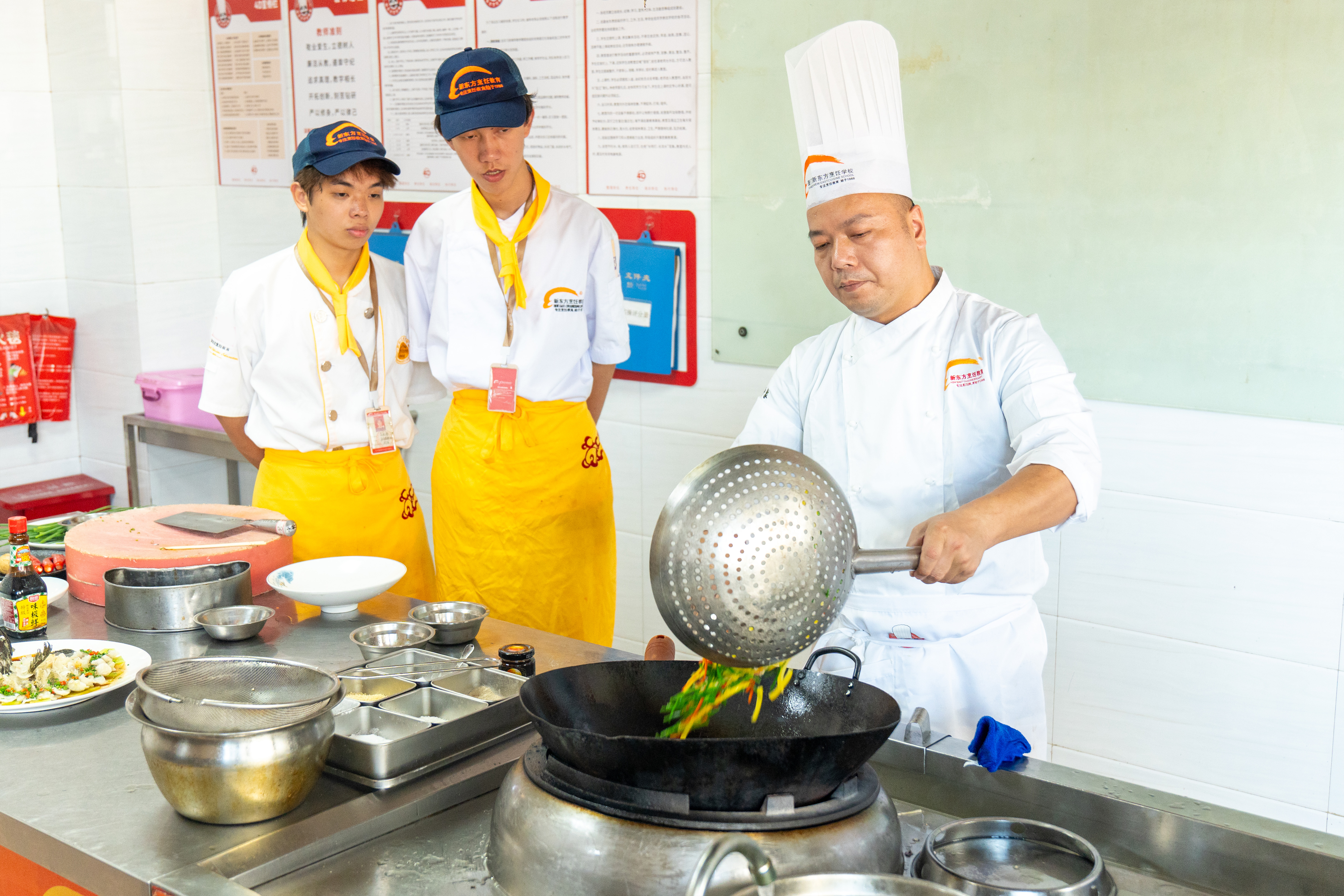 『大师进校园』传承烹饪匠心,筑梦学子成才!