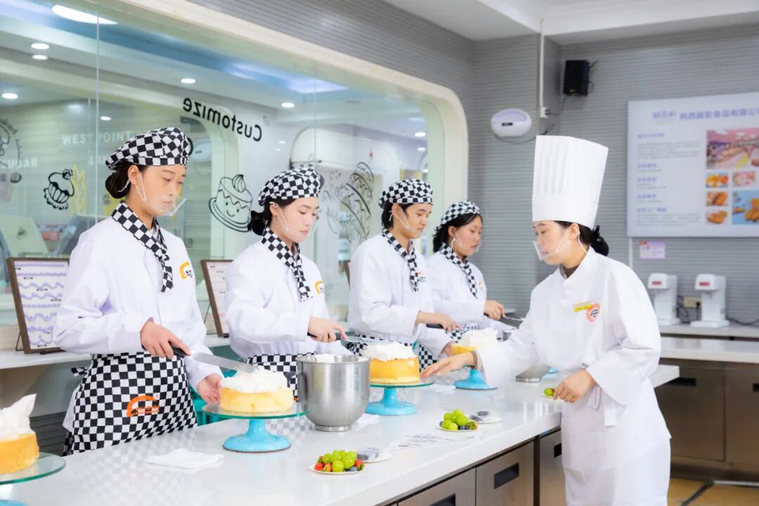 课堂精彩瞬间随拍丨动手实操的课堂就是这么有趣生动!