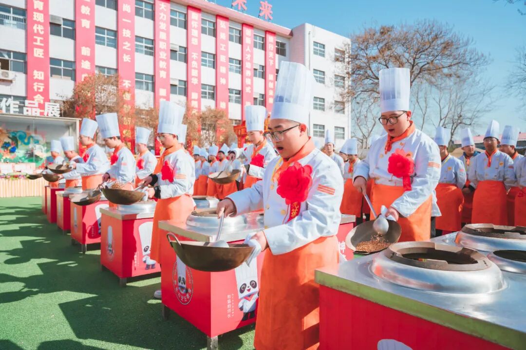 !¶ͬѧϾУ԰ĸ߹ʱ̡