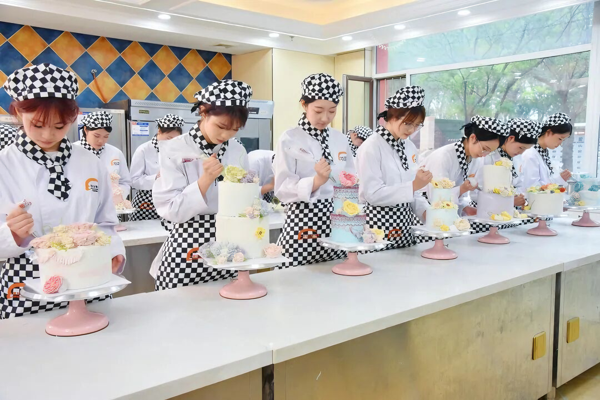 哪类学生适合走职业路线?初高中毕业学什么技术好?