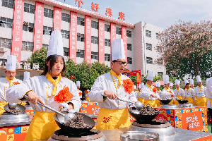 这届00后,开始用“美味”定义未来——探秘厦门新东方校园日常!